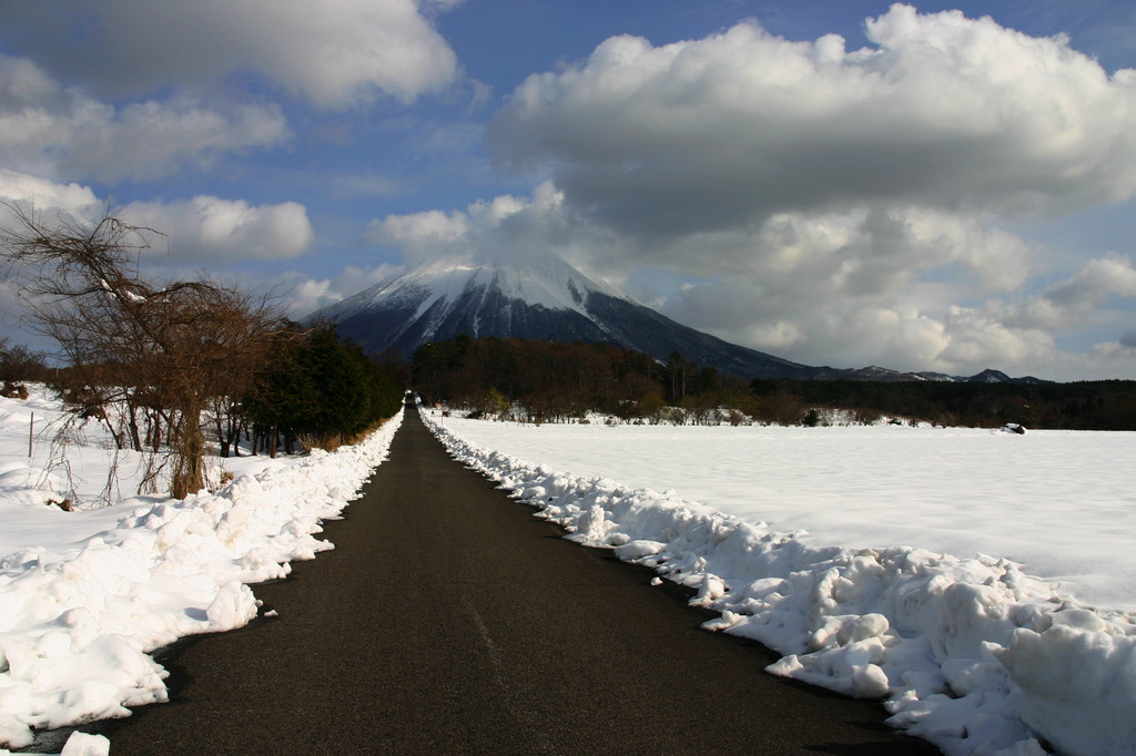 ご案内します・・・大山まで。