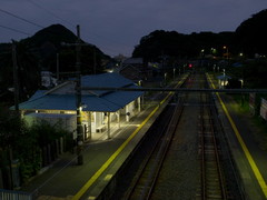 暮れなずむ太海駅