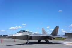 最新鋭ステルス戦闘機　F-22 Rapter