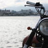 バイクと港
