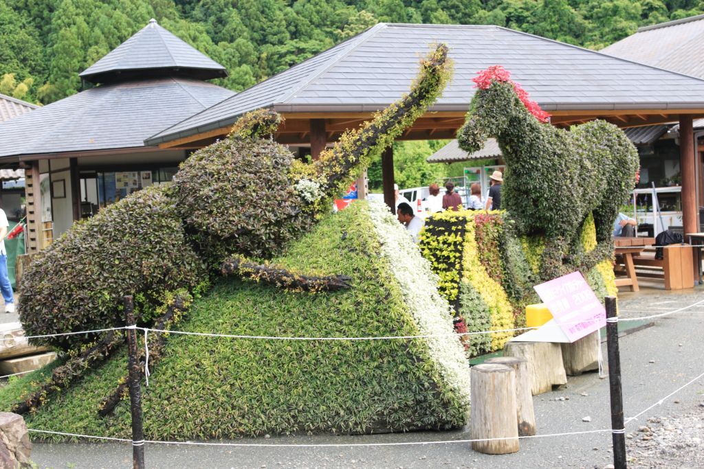 馬とカブトムシ