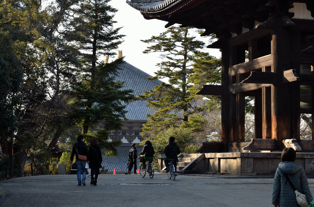 鐘楼と大仏殿