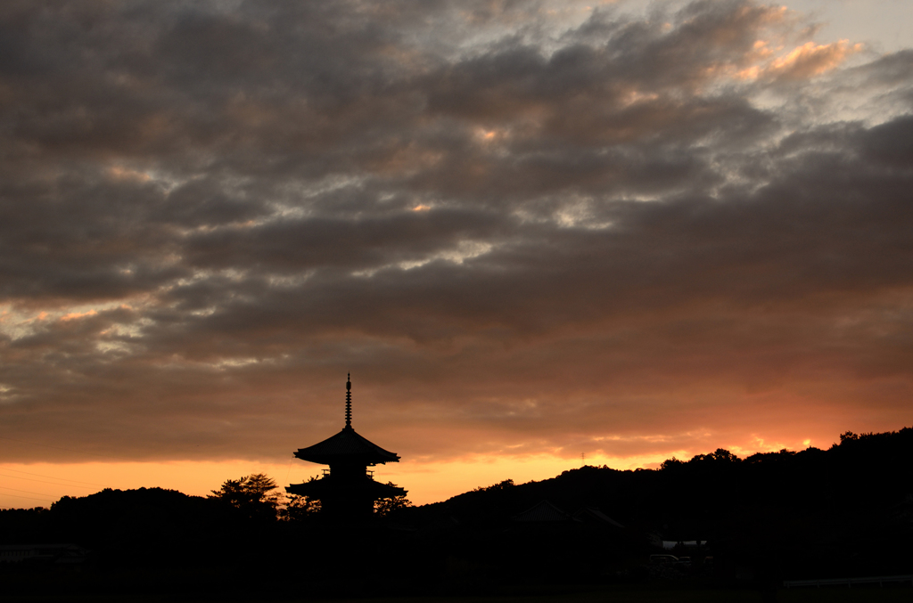 仏塔のある風景_法起寺の夕焼け