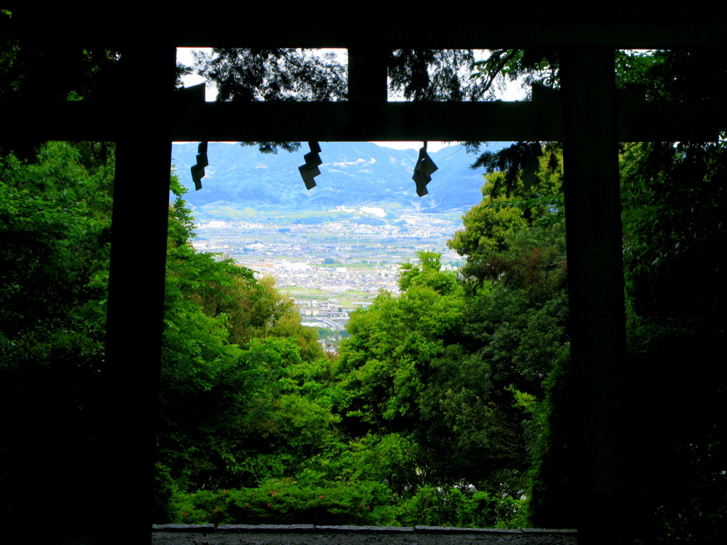 鳥居越しの眺望