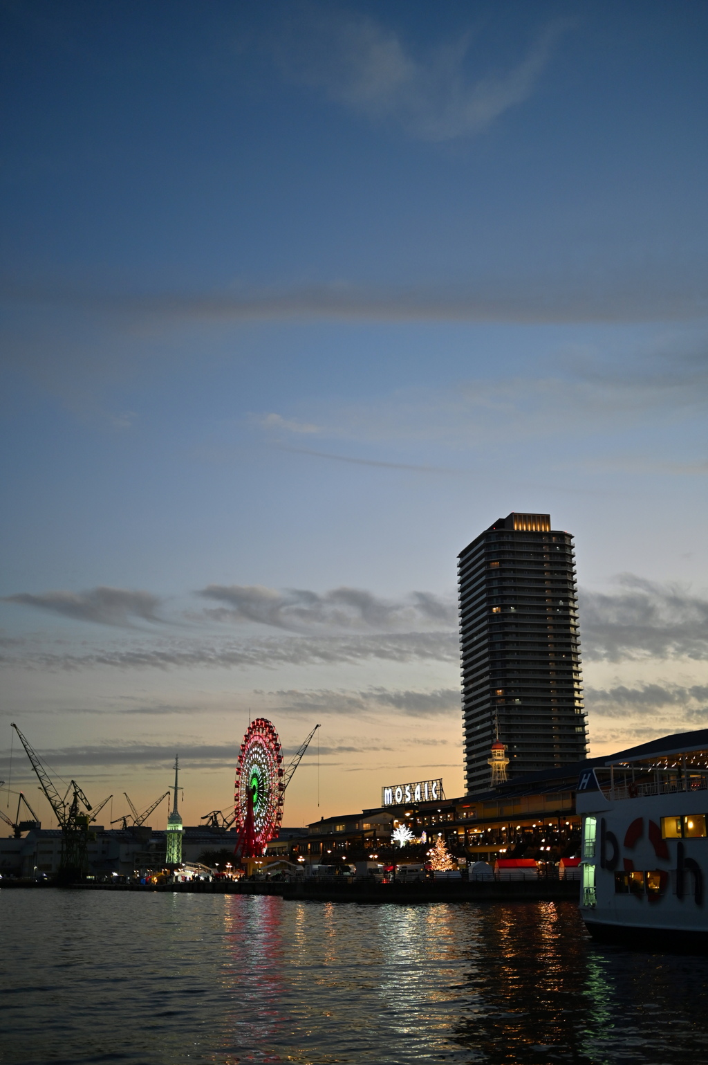 夕暮れが包む、祝祭の予感