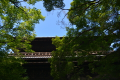 荘厳な
