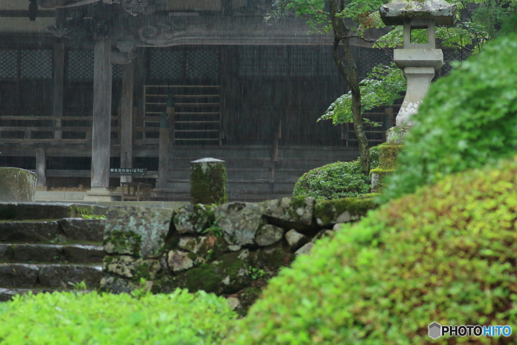 静けさと雨音