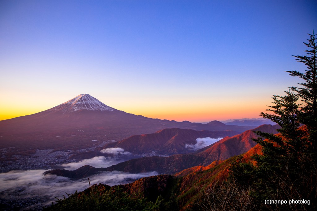 「峠の秋景色」