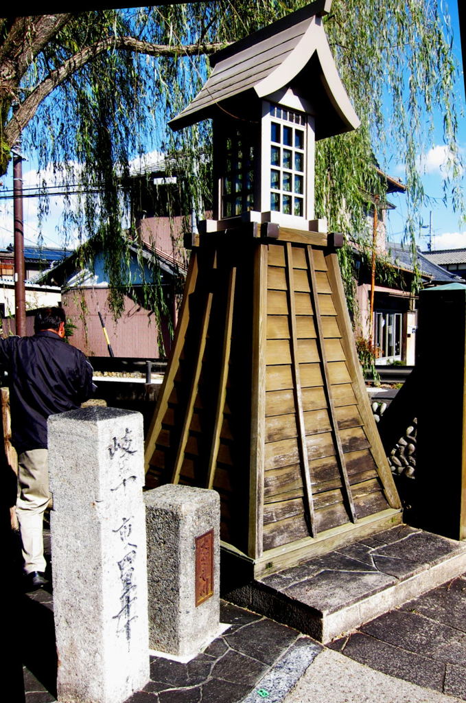 中山道鵜沼宿の常夜灯