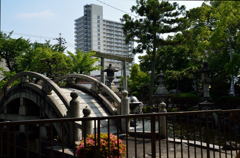 神社にて