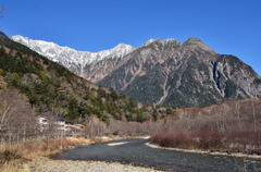 梓川と奥穂高岳、前穂高岳