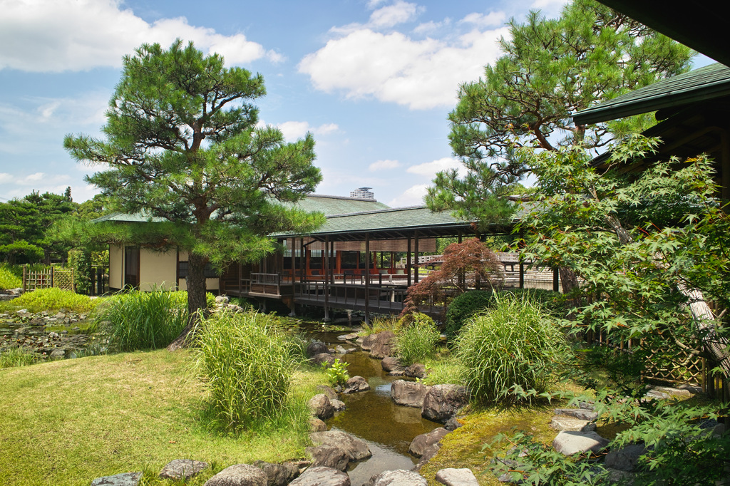 白鳥庭園内茶室清羽亭