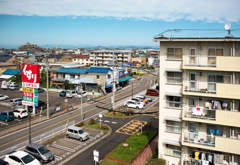 遠くに美濃の山々が見える