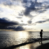 夏の海、夕暮れ時に…