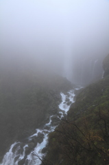 霧中の華厳の滝