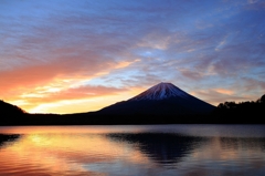 二度焼けの富士朝景