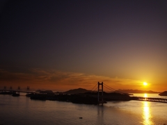 瀬戸大橋の夕日１（鷲羽山から）