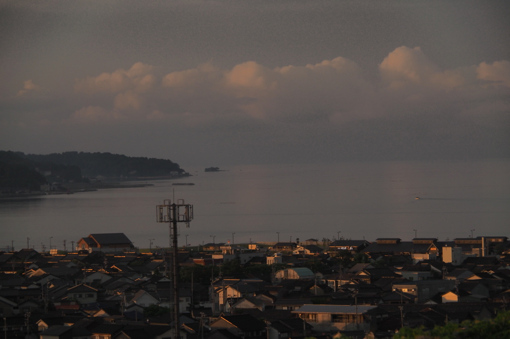 夕陽に染まる町　②