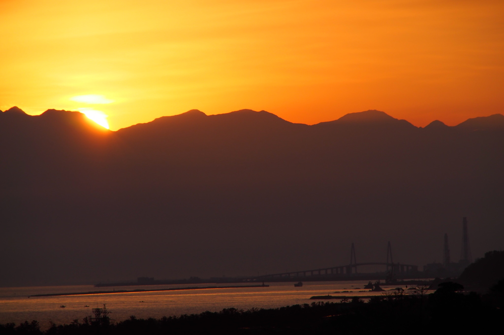 日の出三様　②