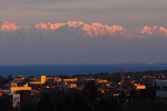 夕陽に萌える立山連峰