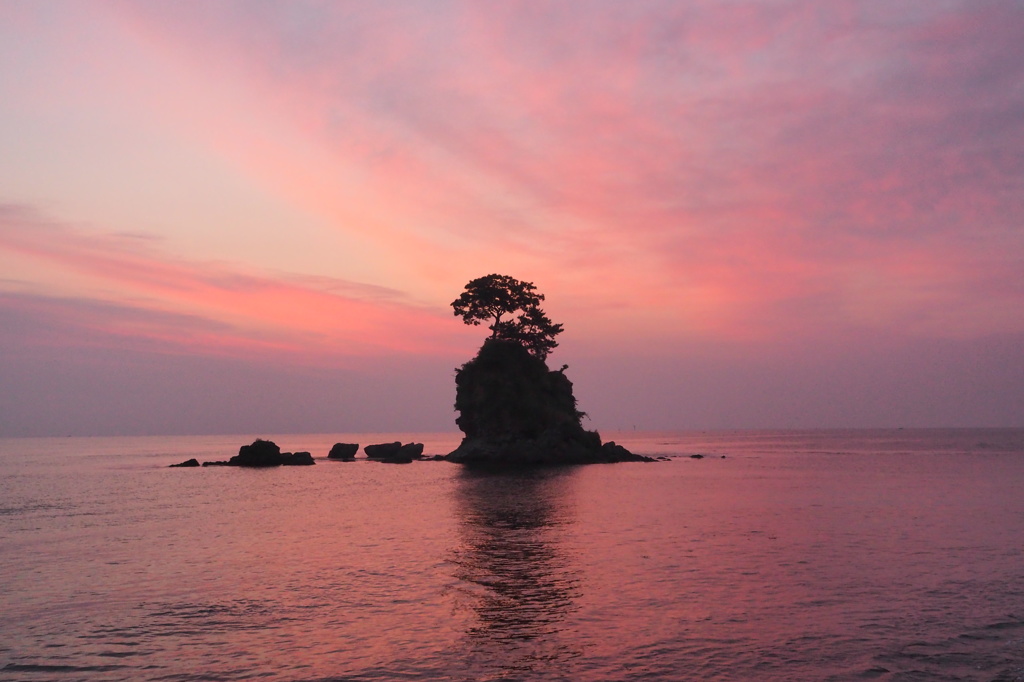 夜明け前三態　①