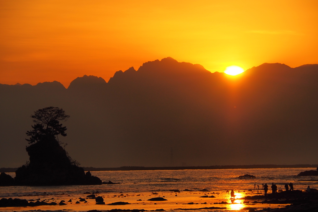 朝日に捕らえられた男