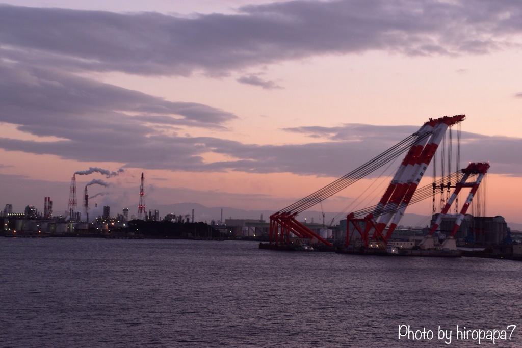 夜明けの工場