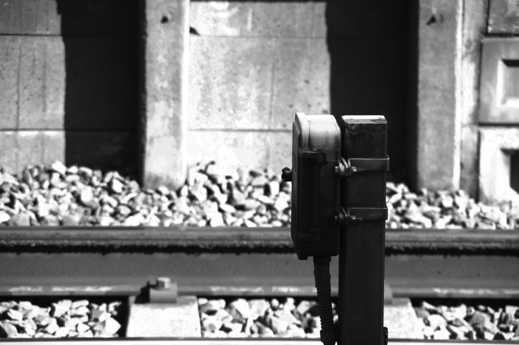 「駅にて」　モノクロ