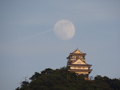 月と城と飛行機