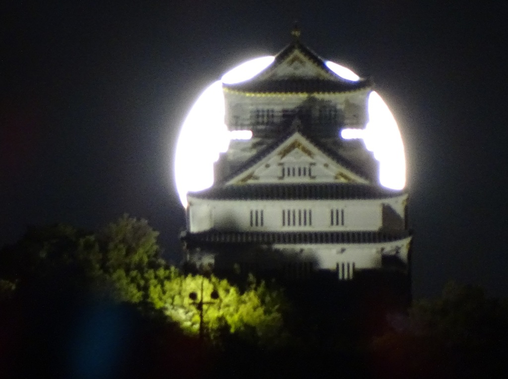 お月さん背負った岐阜城