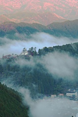 雲海の郡上八幡城-夜明け前