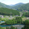 根尾川を渡るねおがわ号