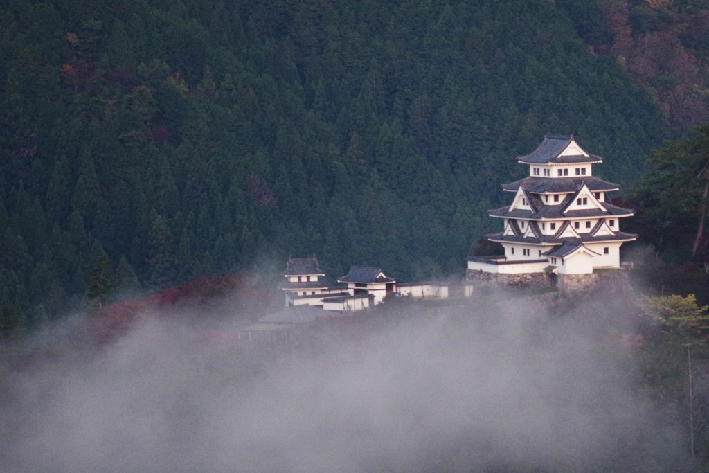 天空の郡上八幡城
