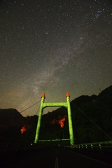 橋に落ちる天の川