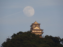 城と月と旅客機