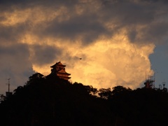 城の夕景