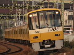 KEIKYU　1000 1057F YELLOW HAPPY TRAIN
