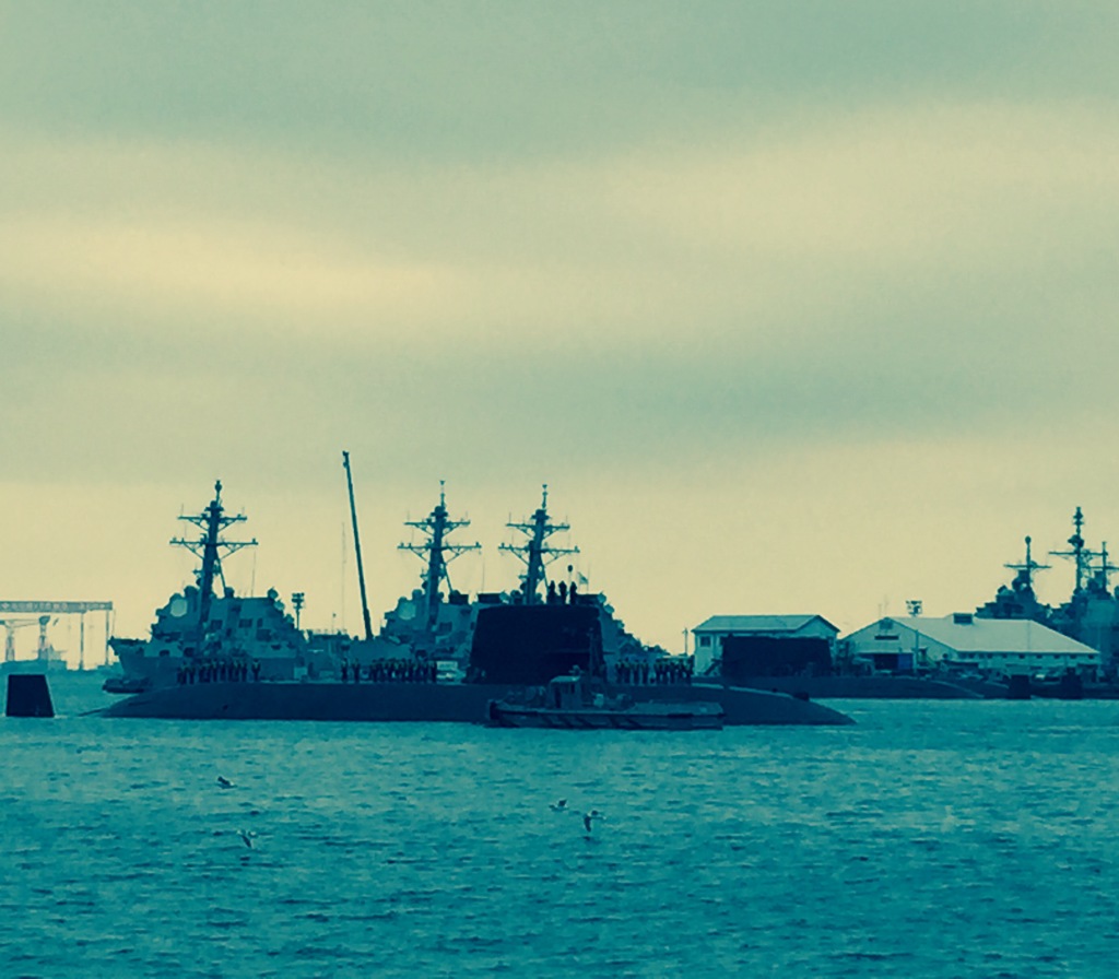 潜水艦出港