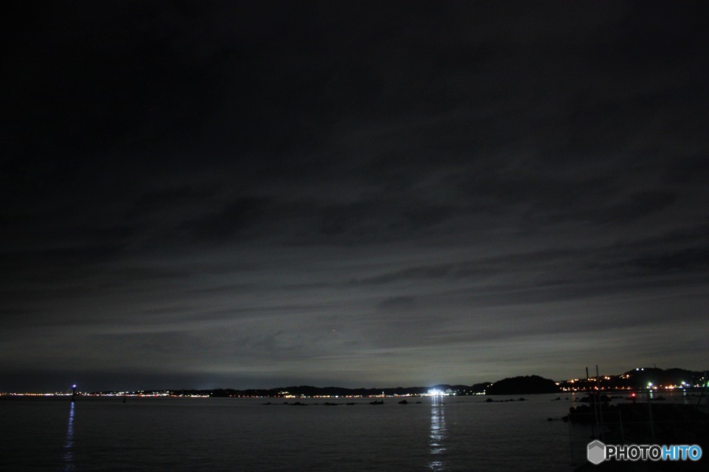 夜の漁港