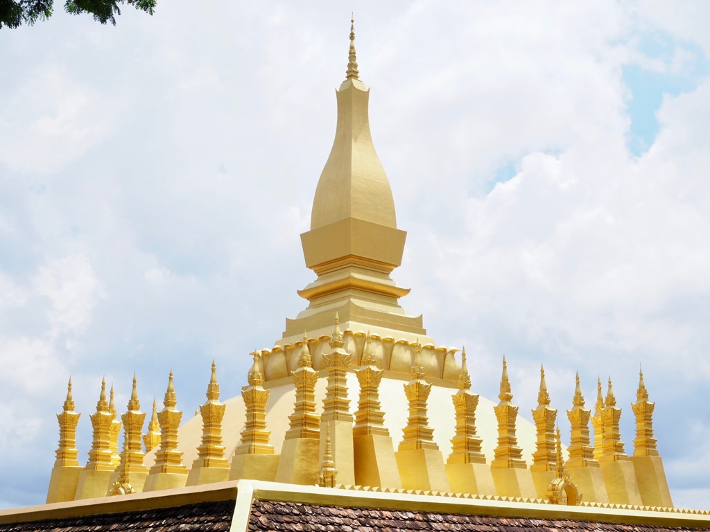 ヴィエンチャン 黄金の寺 ワット タートルアン