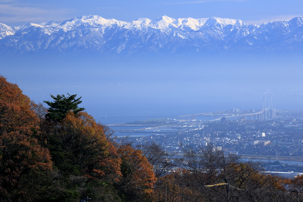 冠雪する立山連峰