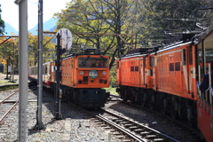 トロッコ機関車