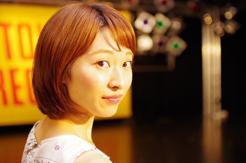 振り返り美人