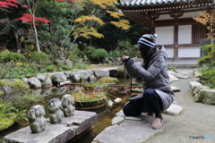 カメラ女子(福岡県宗像市鎮国寺にて)
