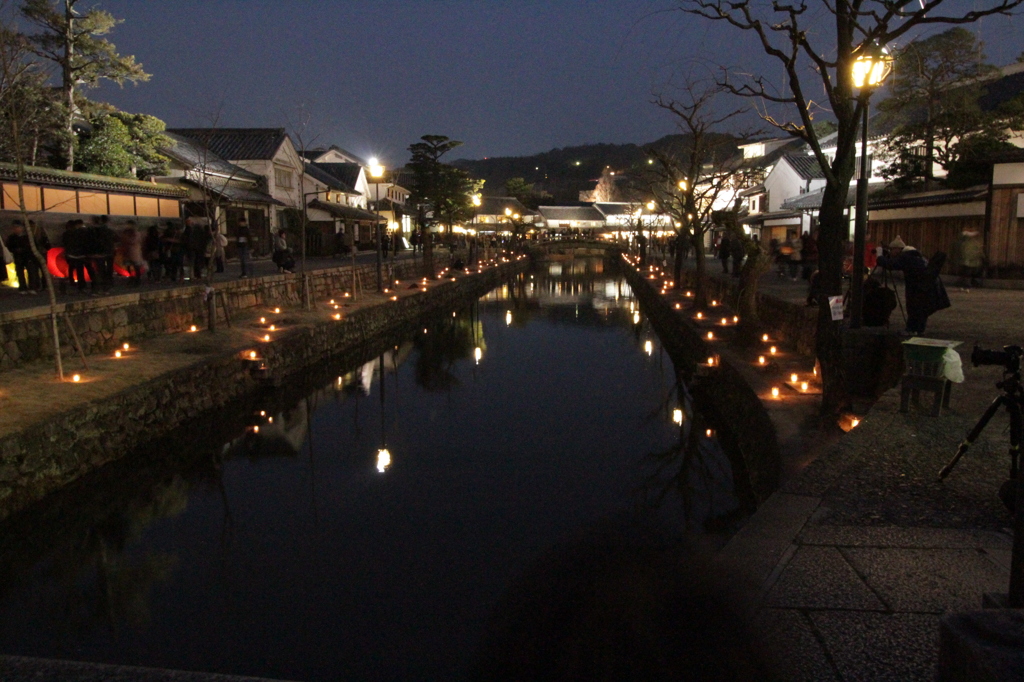 古き夜の街並み
