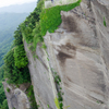 鋸山　山肌の崖