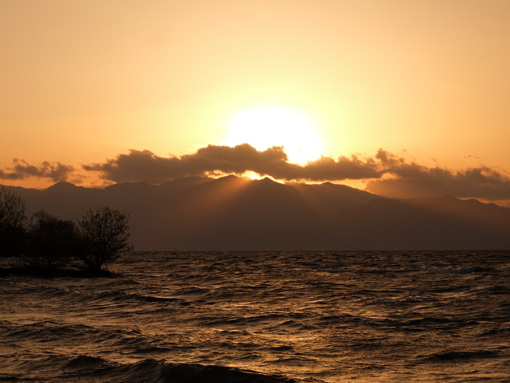 琵琶湖　5月の夕日2