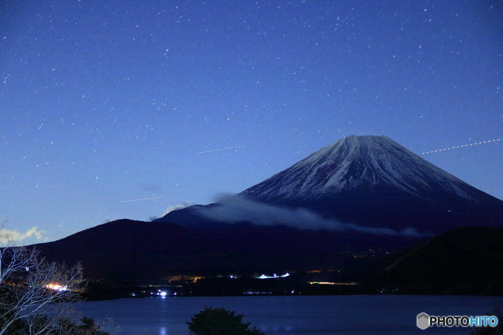 本栖湖の夜のFUJIさん