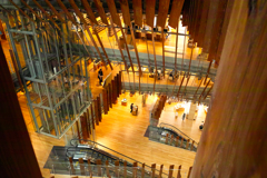 富山市ガラス美術館（図書館）３