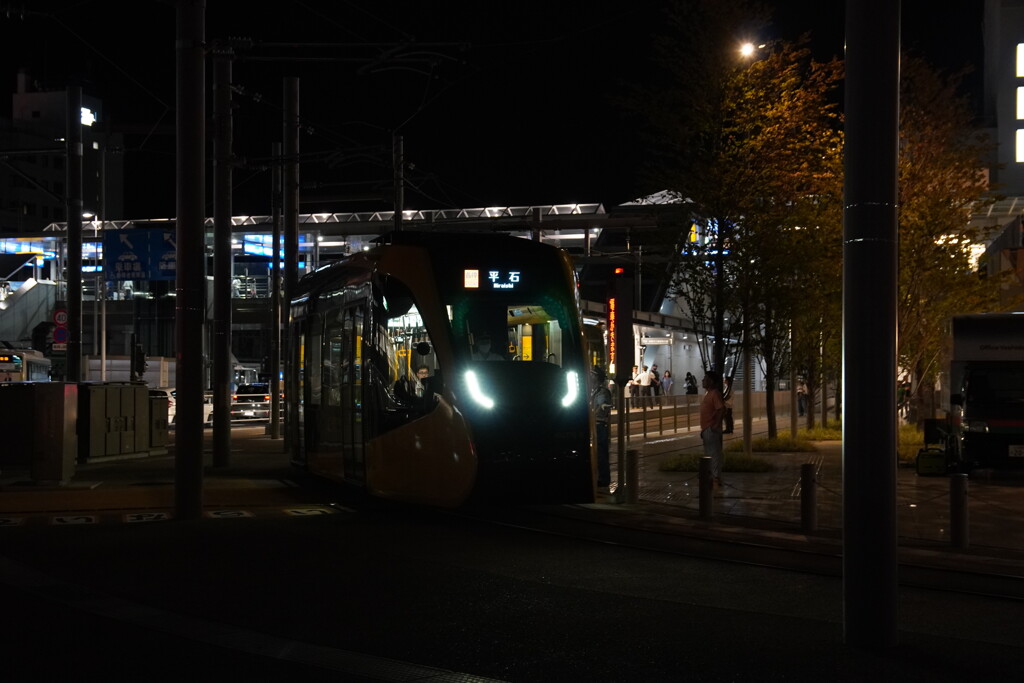 トラム駅の夜１